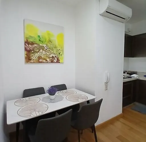 Spacious 1br Milano By Versace In Makati *
